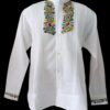 Guayabera en lino, con pechera bordada a mano de San Antonino