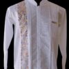 Guayabera en lino, con una tira bordada a mano de San Antonino