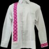 Guayabera en lino, con una tira bordada a mano en punto de cruz