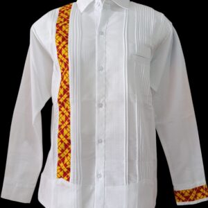 Guayabera en lino, con una tira en cadenilla del Istmo de Tehuantepec