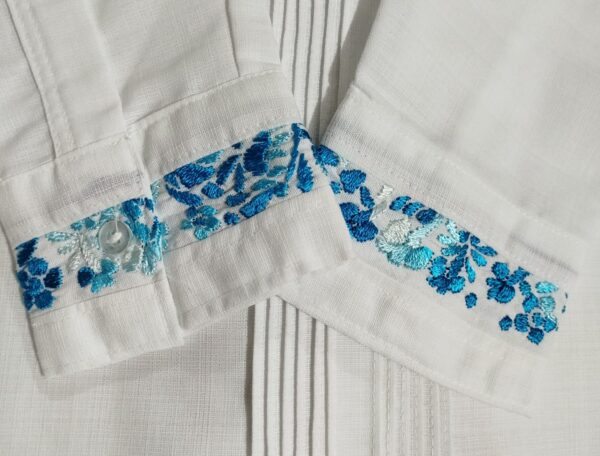 Guayabera en lino, con pechera bordada a mano de San Antonino - Imagen 3
