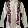 Guayabera en lino, con dos tiras bordadas a mano de Jalapa de Díaz