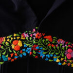 Guayabera en lino, con 2 tiras bordadas a mano de San Antonino - Imagen 3