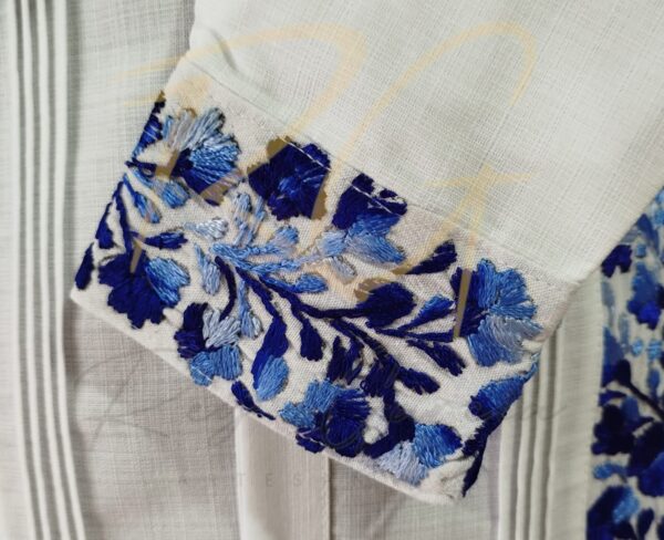 Guayabera en lino, con dos tiras bordadas a mano de San Antonino - Imagen 2