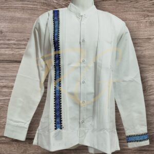 Guayabera en lino, con una tira de grecas en punto de cruz
