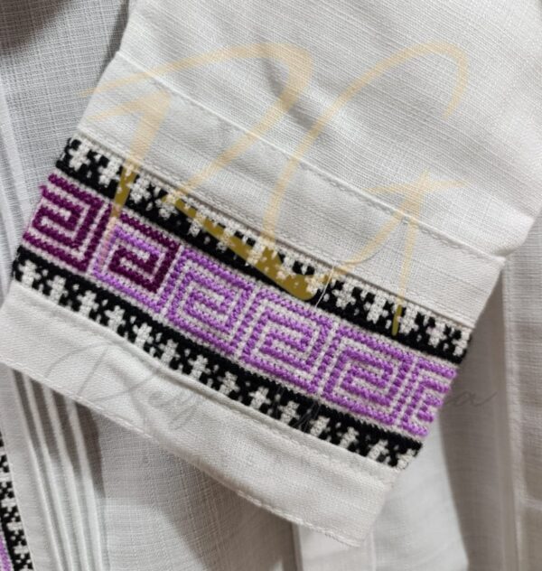 Guayabera en lino, con una tira de grecas en punto de cruz - Imagen 4