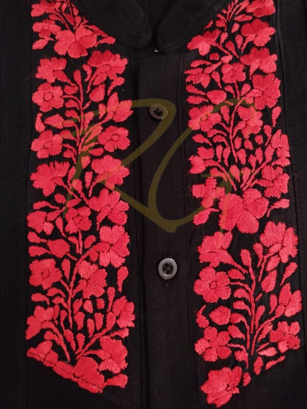 Guayabera en lino, con pechera bordada a mano de San Antonino - Imagen 3
