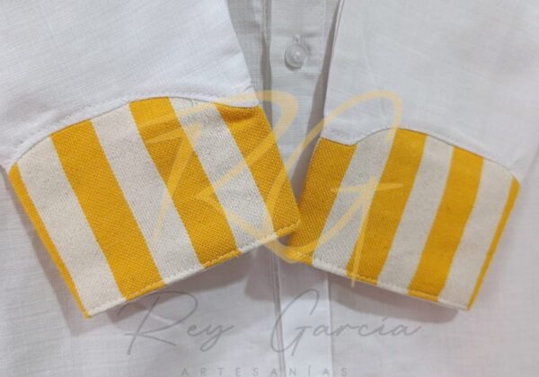 Camisa en lino, en combinación con tejido de telar de pedal - Imagen 3