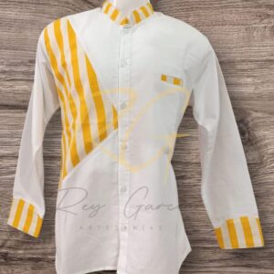 Camisa en lino, en combinación con tejido de telar de pedal