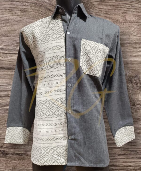 Camisa en lino, en combinación con labrado de nochebuena