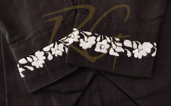 Guayabera en lino, con pechera bordada a mano de San Antonino - Imagen 3