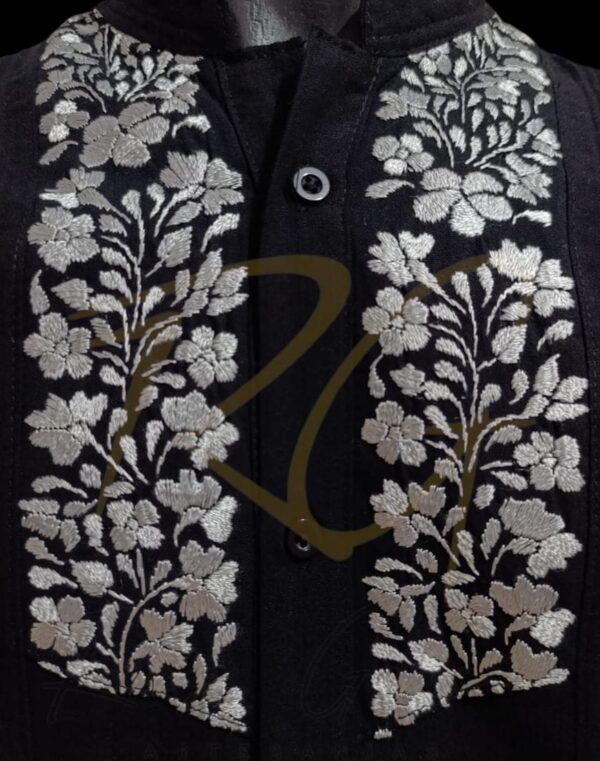 Guayabera en lino, con pechera bordada a mano de San Antonino - Imagen 2