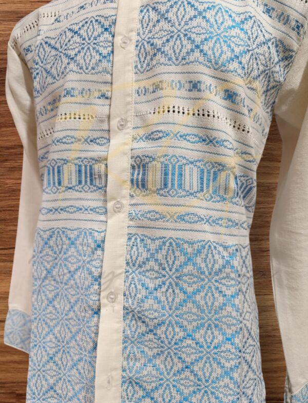 Camisa tejida en telar de pedal, con labrado de nochebuena - Imagen 2