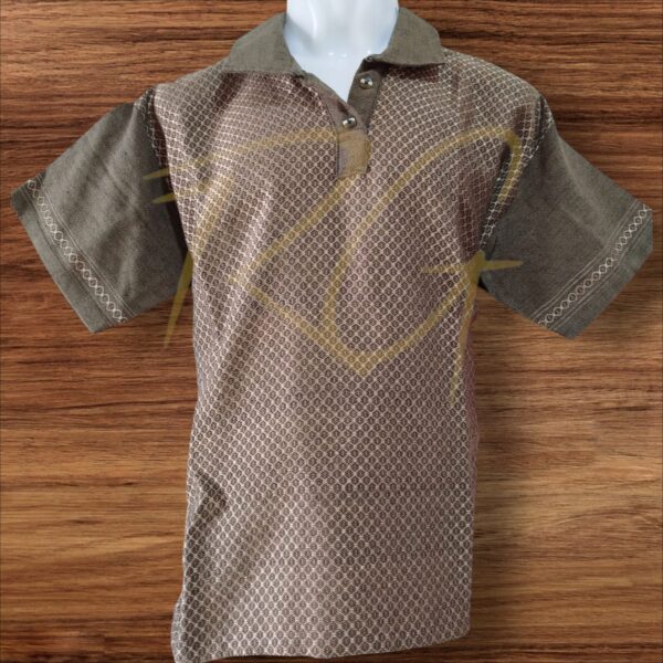 Playera tejida en telar de pedal, con labrado de panal
