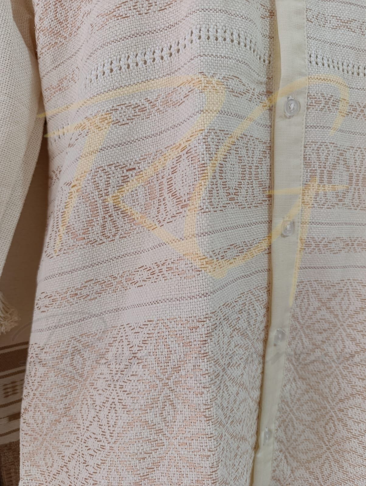 Camisa tejida en telar de pedal, con labrado de nochebuena - Imagen 2