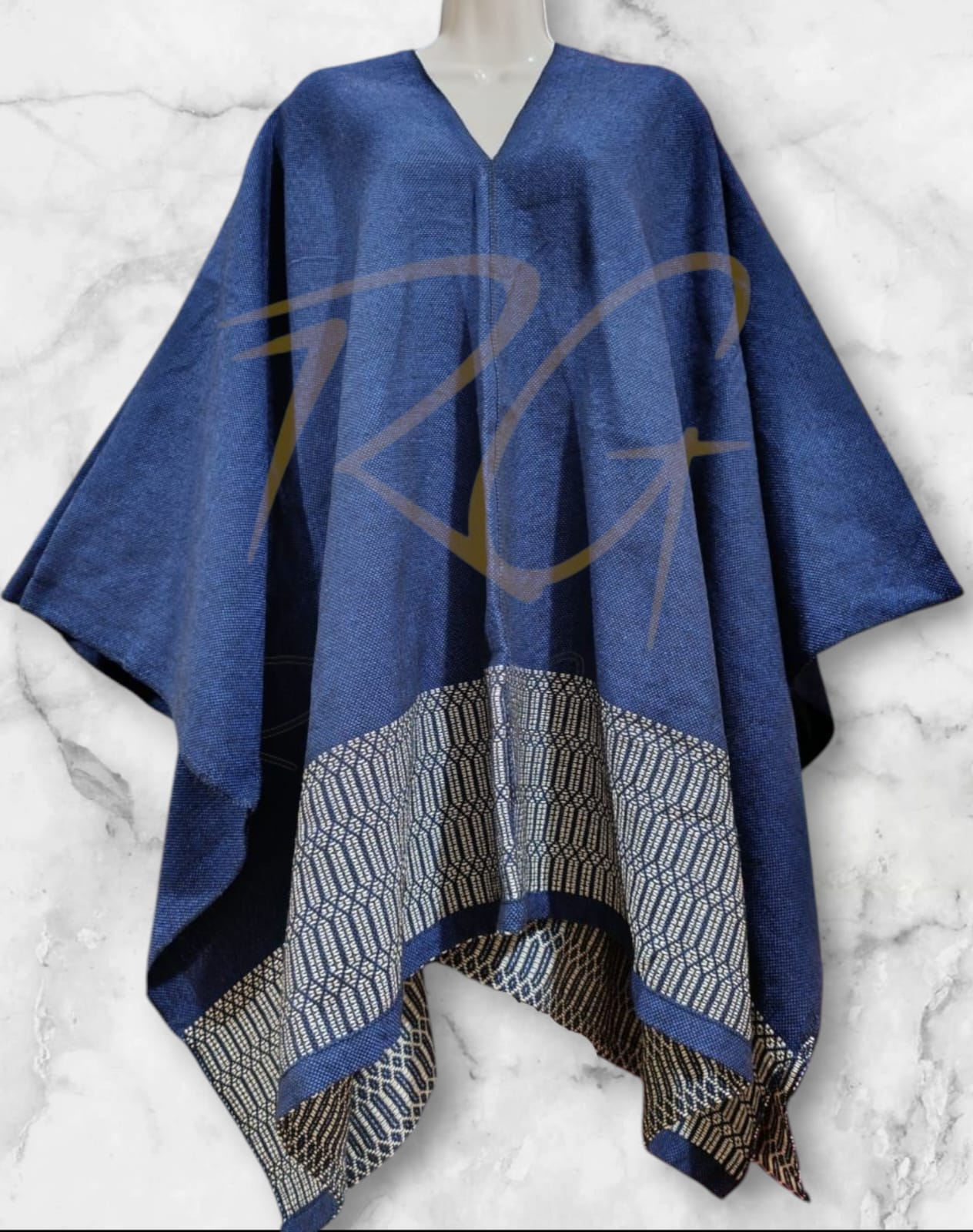 Gabán tejido en telar de pedal con labrado de panal - Imagen 5