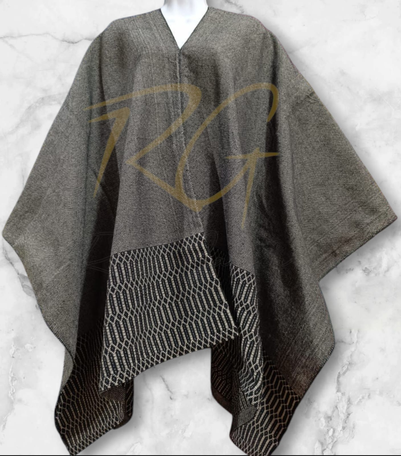 Gabán tejido en telar de pedal con labrado de panal - Imagen 6