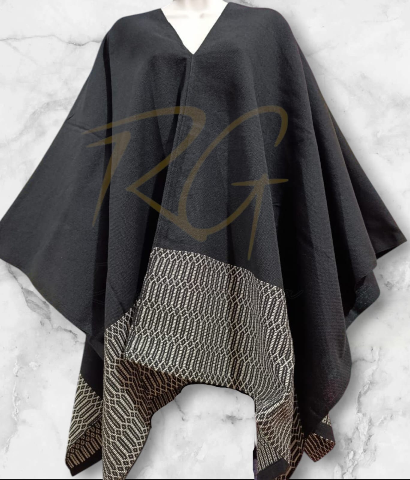 Gabán tejido en telar de pedal con labrado de panal - Imagen 7