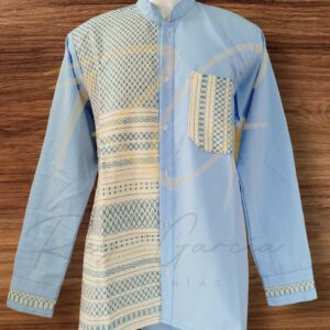 Camisa en lino, en combinación con labrado de nochebuena