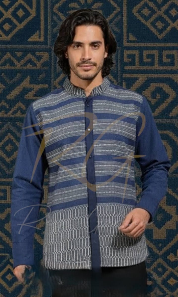 Camisa tejida en telar de pedal, con labrado de panal