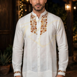 Guayabera en lino, con pechera bordada a mano de San Antonino