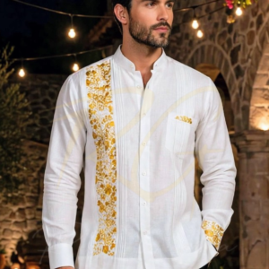 Guayabera en lino, con una tira bordada a mano de San Antonino