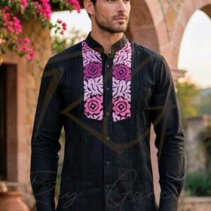 Guayabera en lino , con pechera bordada a mano de Jalapa de Díaz