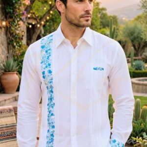 Guayabera en lino, con una tira bordada a mano de San Antonino