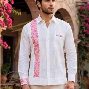 Guayabera en lino, con una tira bordada a mano de San Antonino