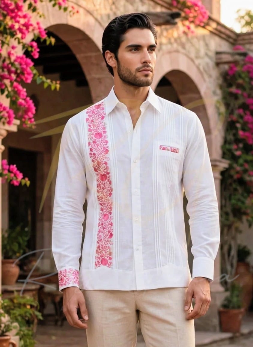 Guayabera en lino, con una tira bordada a mano de San Antonino