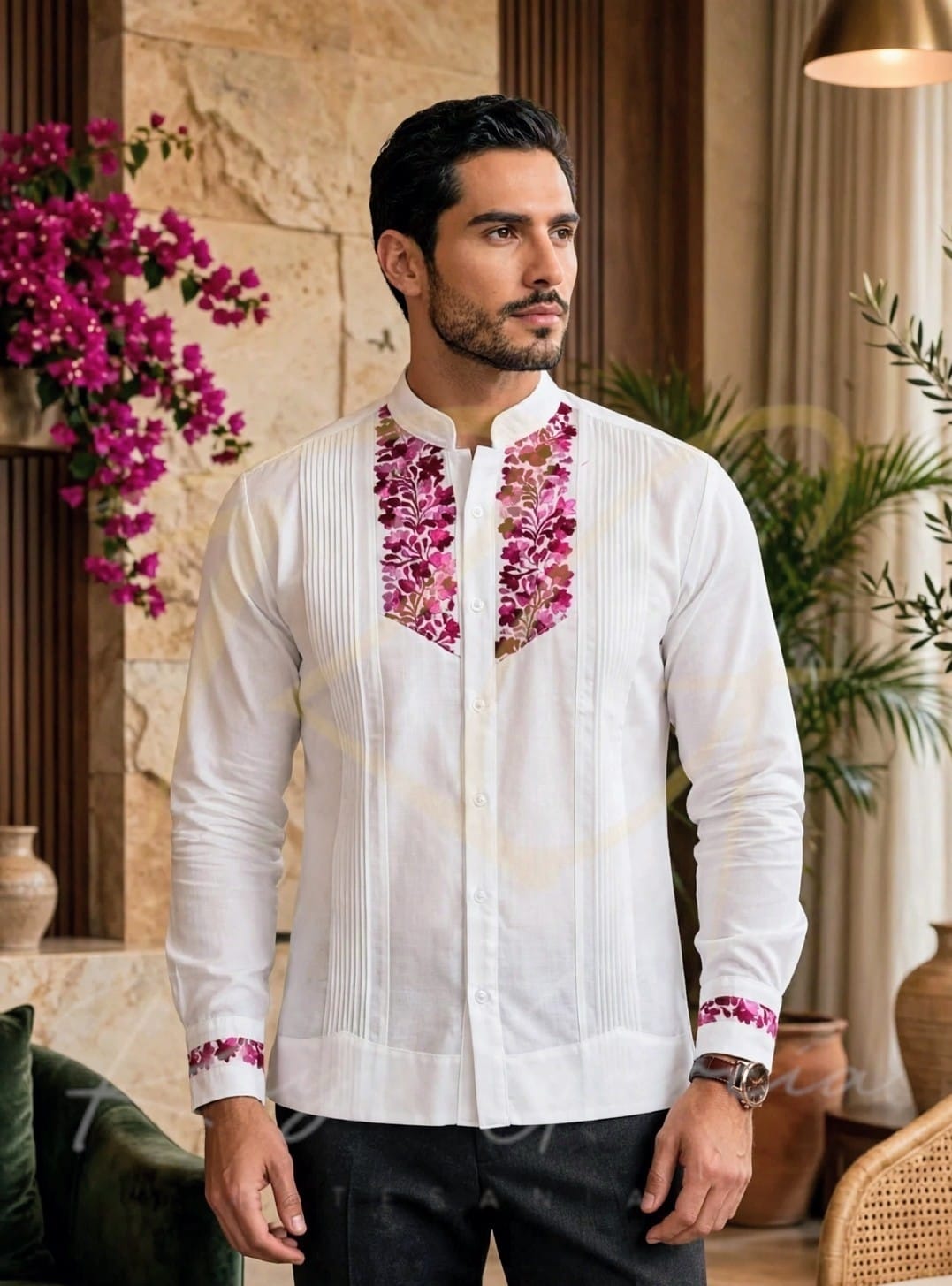 Guayabera en lino, con pechera bordada a mano de San Antonino