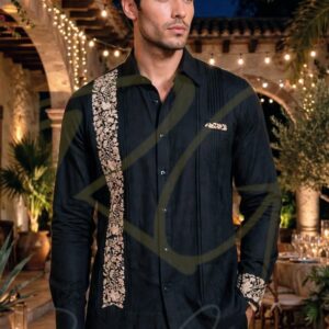 Guayabera en lino, con una tira bordada a mano de San Antonino