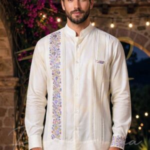 Guayabera en lino, con una tira bordada a mano de San Antonino