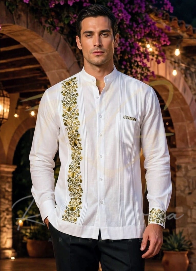 Guayabera en lino, con una tira bordada a mano de San Antonino