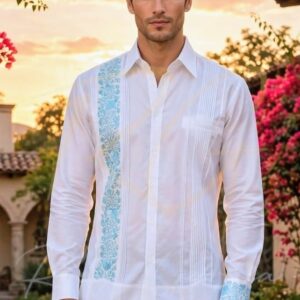 Guayabera en lino, con una tira bordada a mano de San Antonino
