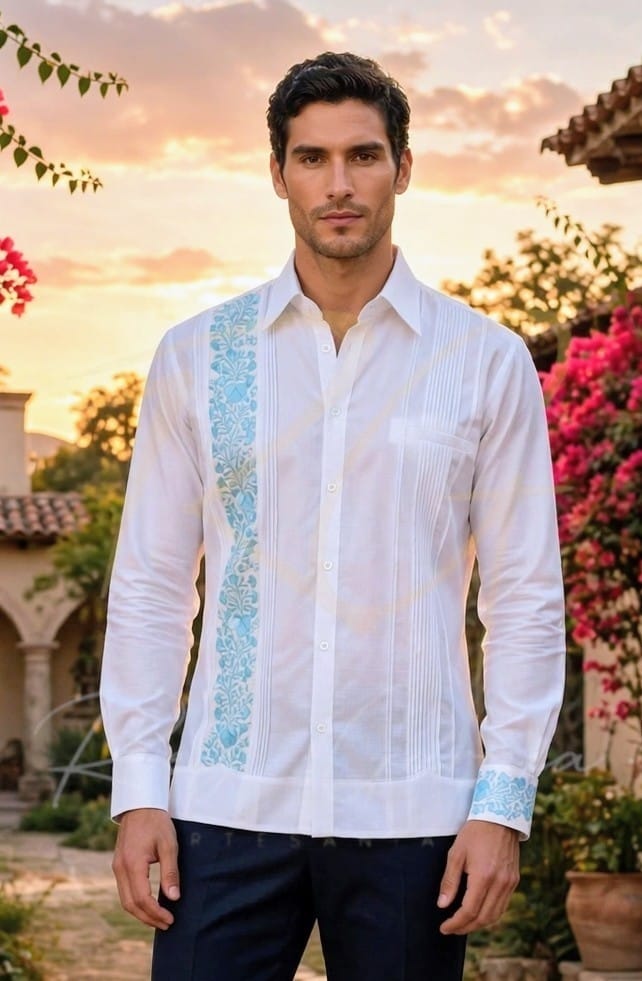 Guayabera en lino, con una tira bordada a mano de San Antonino