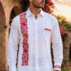 Guayabera en lino, con una tira bordada a mano de San Antonino