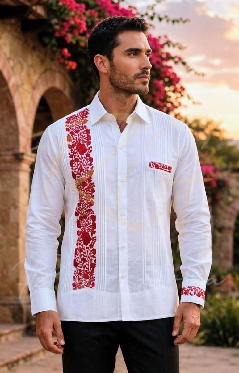 Guayabera en lino, con una tira bordada a mano de San Antonino
