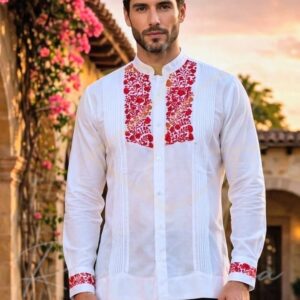 Guayabera en lino, con pechera bordada a mano de San Antonino