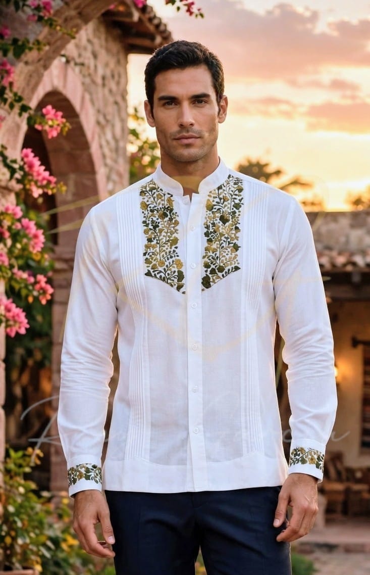 Guayabera en lino, con pechera bordada a mano de San Antonino