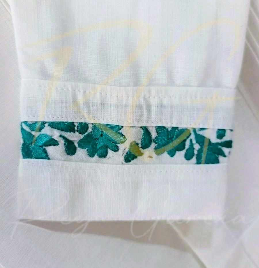 Guayabera en lino, con pechera bordada a mano de San Antonino - Imagen 3