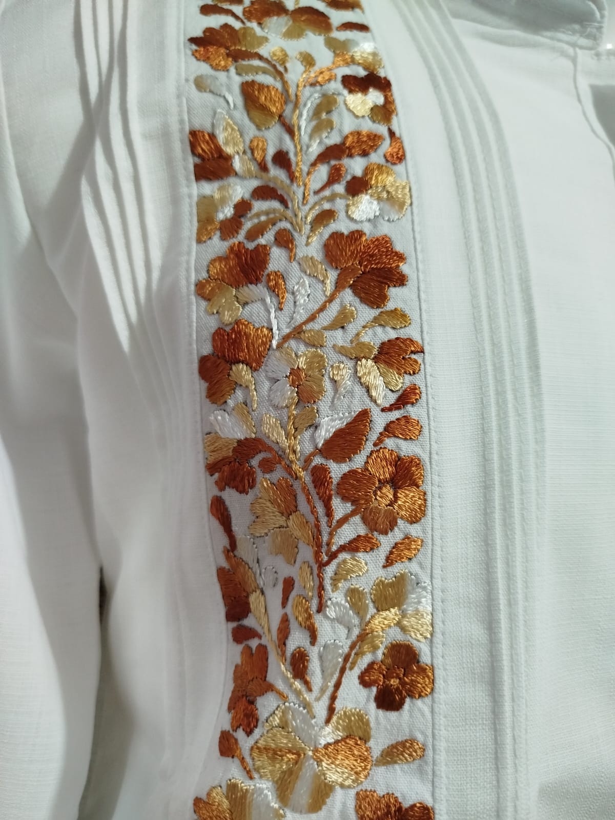 Guayabera en lino, con una tira bordada a mano de San Antonino - Imagen 3