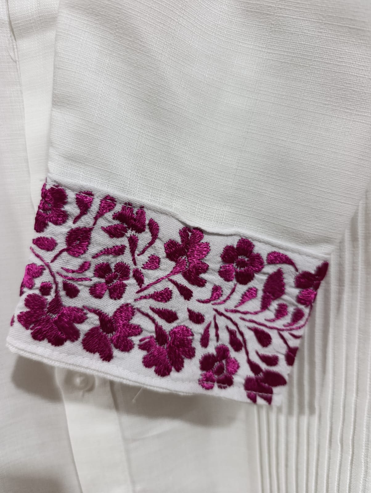 Guayabera en lino, con una tira bordada a mano de San Antonino - Imagen 2