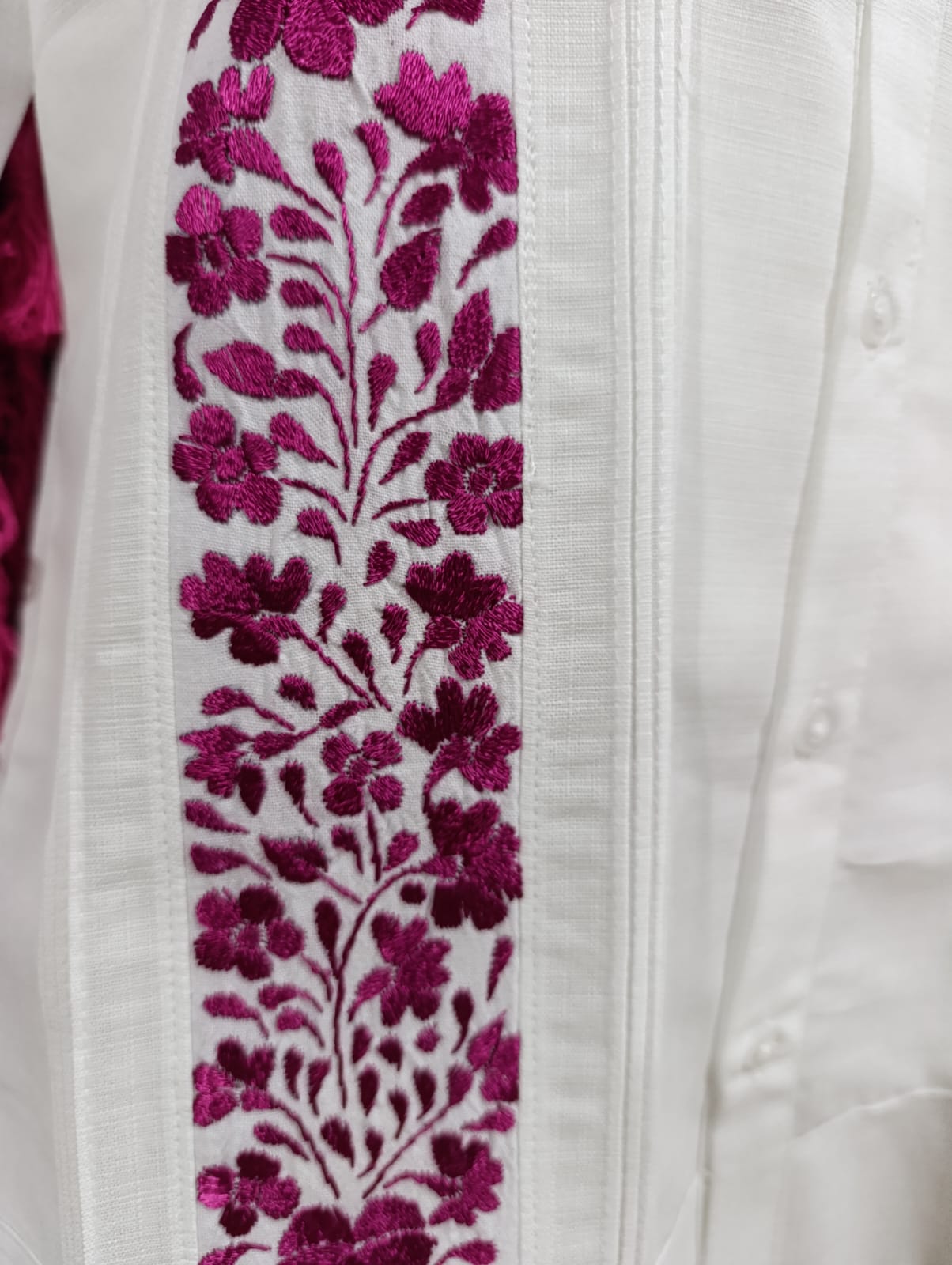 Guayabera en lino, con una tira bordada a mano de San Antonino - Imagen 3