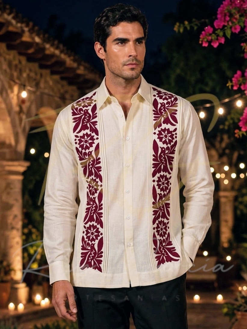 Guayabera en lino, con 2 tiras bordadas a mano de Jalapa de Díaz
