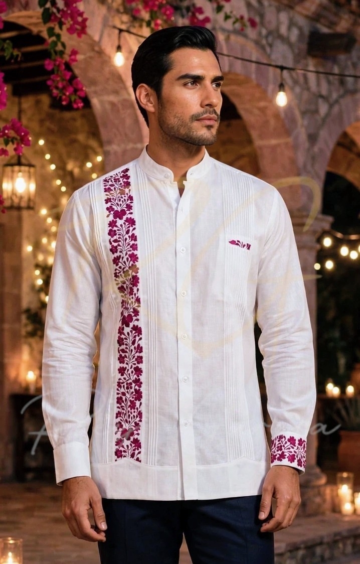 Guayabera en lino, con una tira bordada a mano de San Antonino
